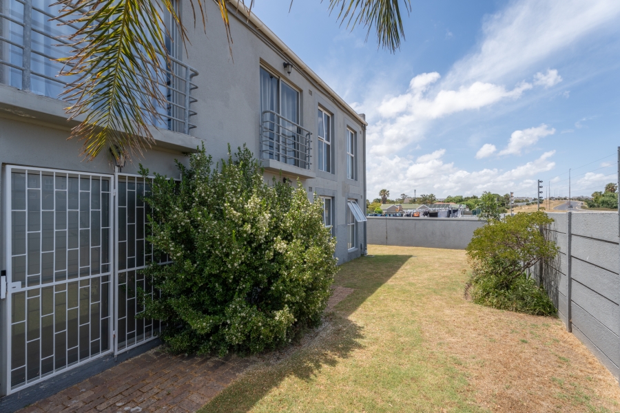 2 Bedroom Property for Sale in Uitzicht Western Cape